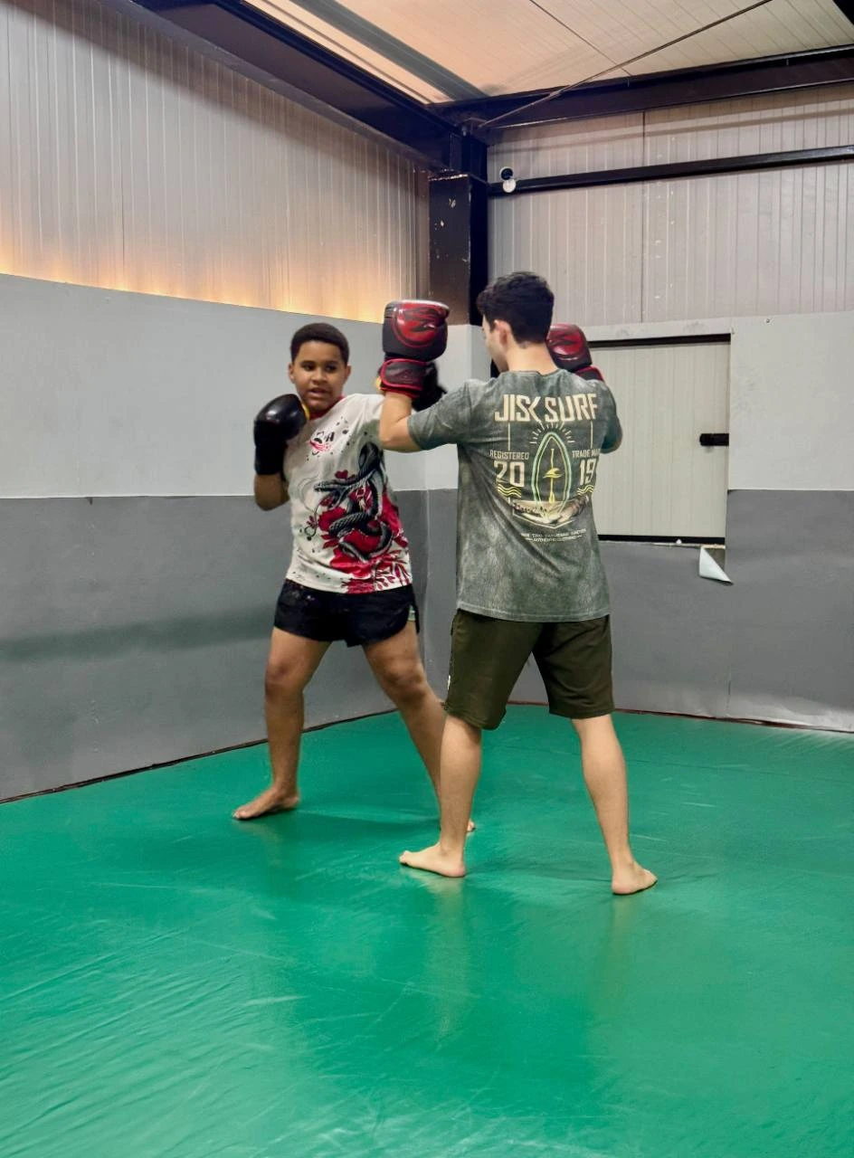 Alunos treinando Boxe infantil na Del Sol Academia